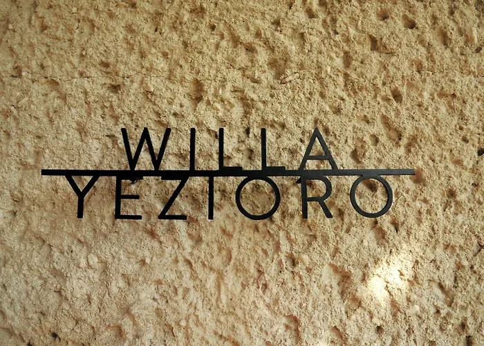 Yezioro Willa *